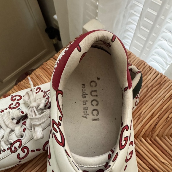 Gucci Ace Ghost GG Print Logo Monogram Red White Green  Gucci athletic shoes in a red and white logo print